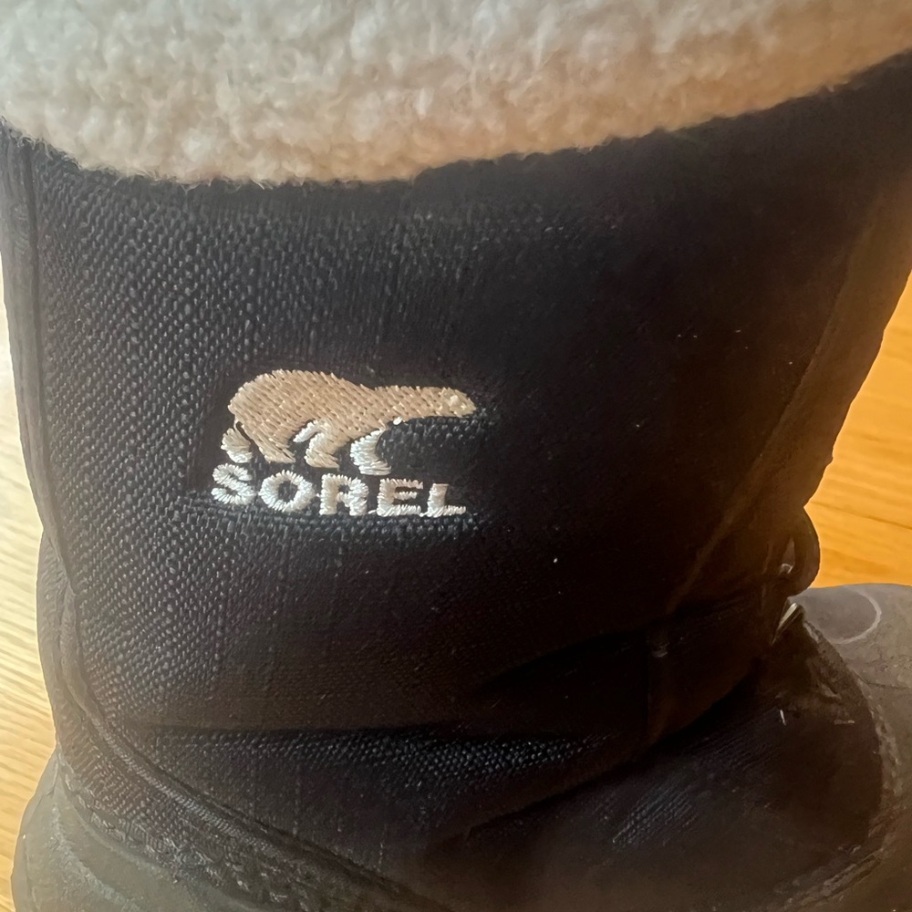 SOREL Women's Black Winter Lace-Up Insulated Boots - Picture 2 of 6